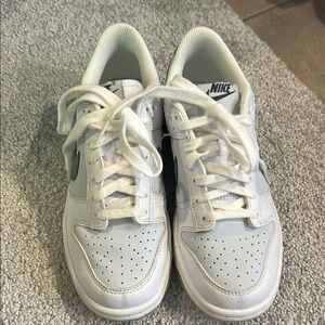 Nike White Sneakers Low-Top Leather Design